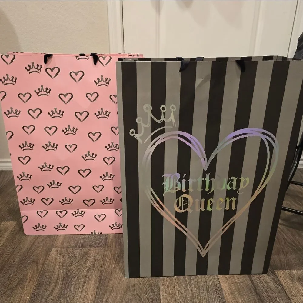 Juicy Couture Home 2-PC Birthday Queen &‎ Heart Crown Gift Bag Set